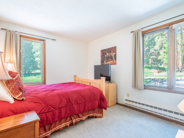 Copper MTN Center village pet friendly one bedroom Ski in Walk out